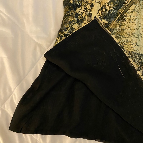 Asian graphic top - Picture 2 of 4